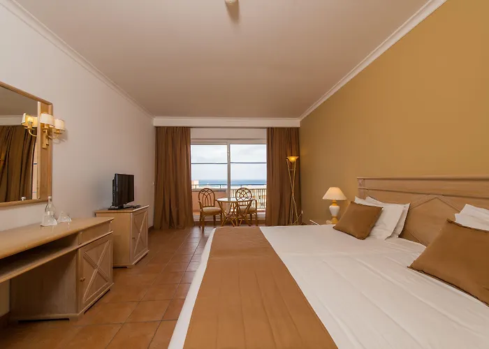 维拉巴莱拉圣港酒店